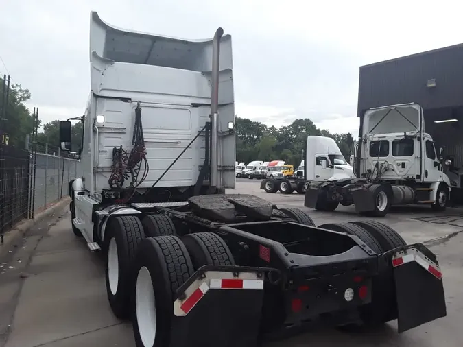 2020 VOLVO VNR64T-640