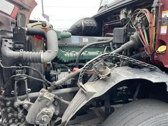 2015 VOLVO VNL300