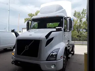 2019 VOLVO VNR42T 300