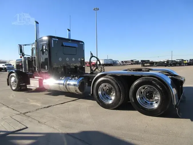 2022 PETERBILT 389