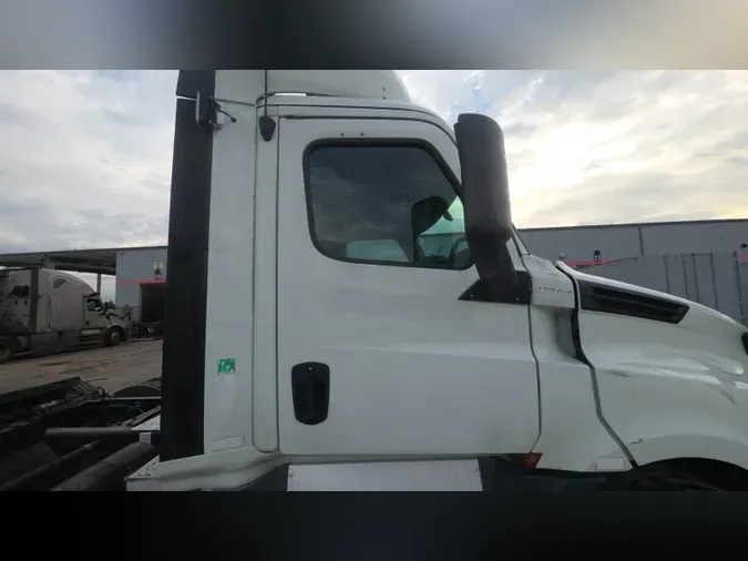 2020 Freightliner Cascadia 126