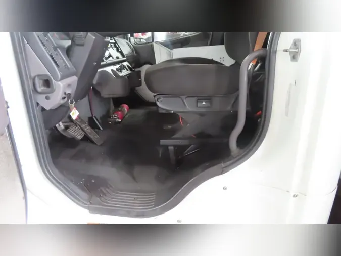 2017 FREIGHTLINER M2 106