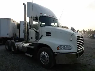 2017 MACK CXU613