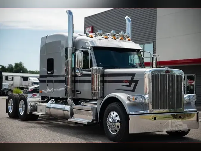 2025 PETERBILT 589