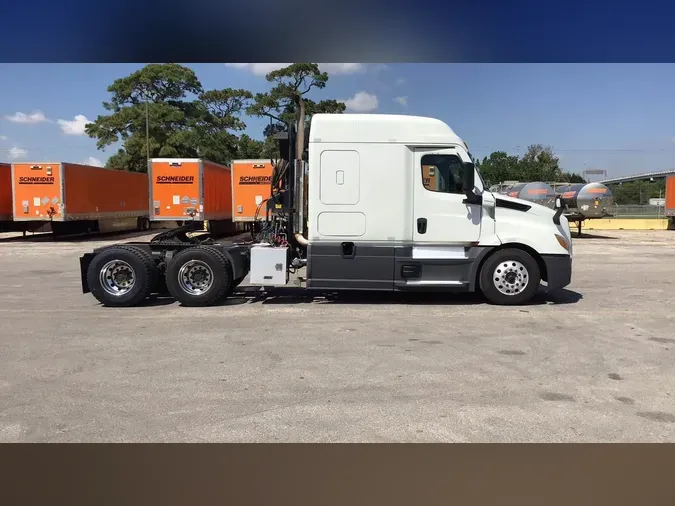 2021 Freightliner Cascadia 126