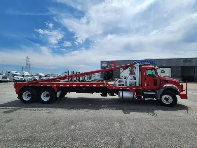 2009 MACK GU813