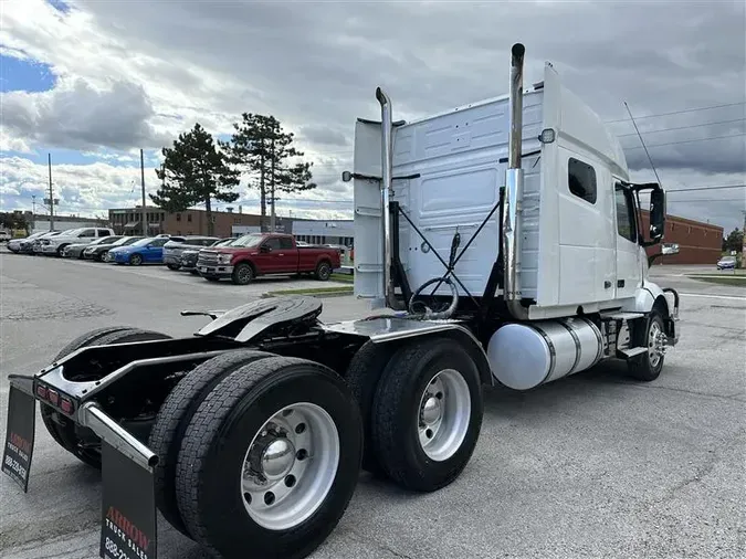 2019 VOLVO VNL740