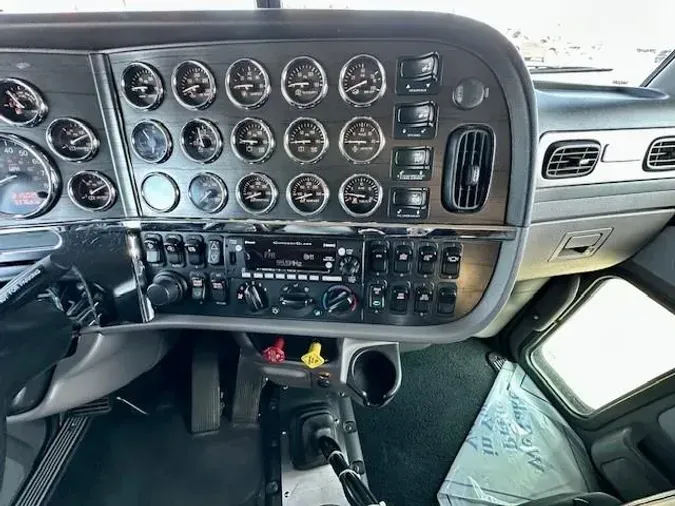 2021 Peterbilt 389