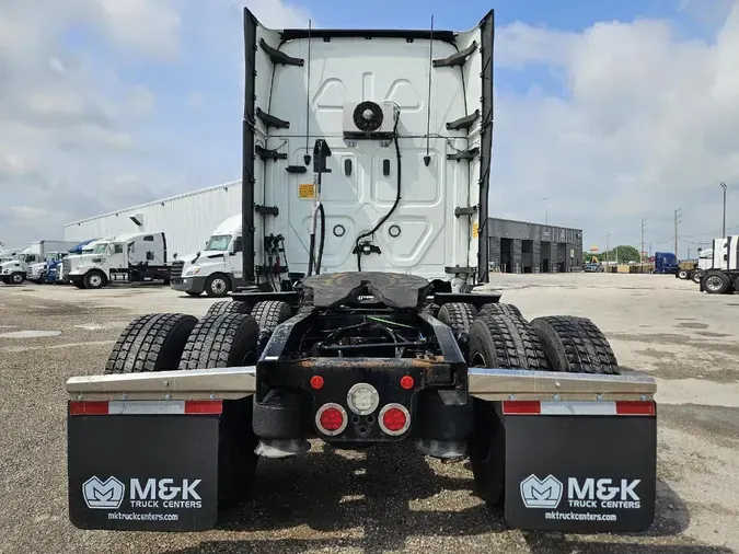 2021 FREIGHTLINER CASCADIA CA126