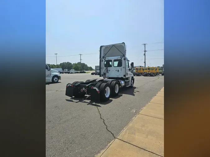 2018 FREIGHTLINER/MERCEDES CASCADIA 125