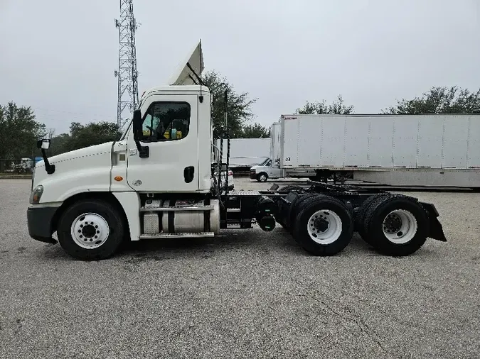 2017 Freightliner X12564ST