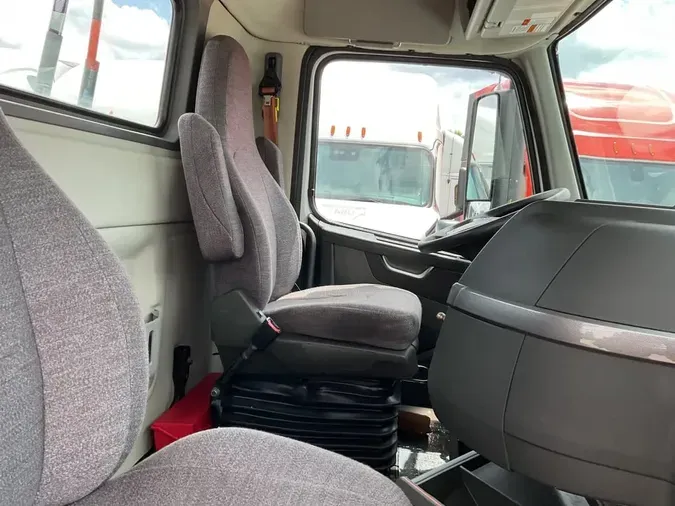 2019 VOLVO VNL64T-300