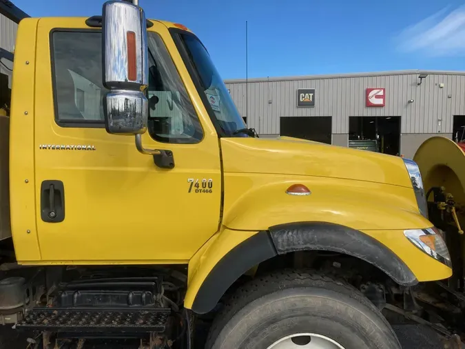 2005 International 7400