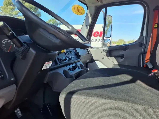 2019 FREIGHTLINER/MERCEDES M2 106