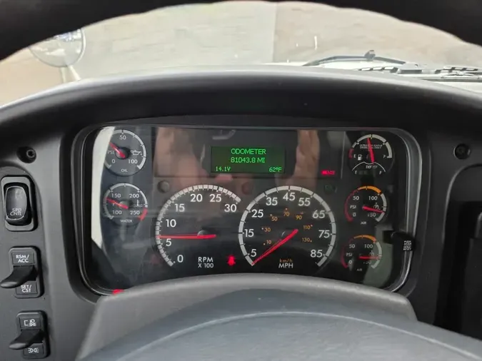 2018 FREIGHTLINER M2 106