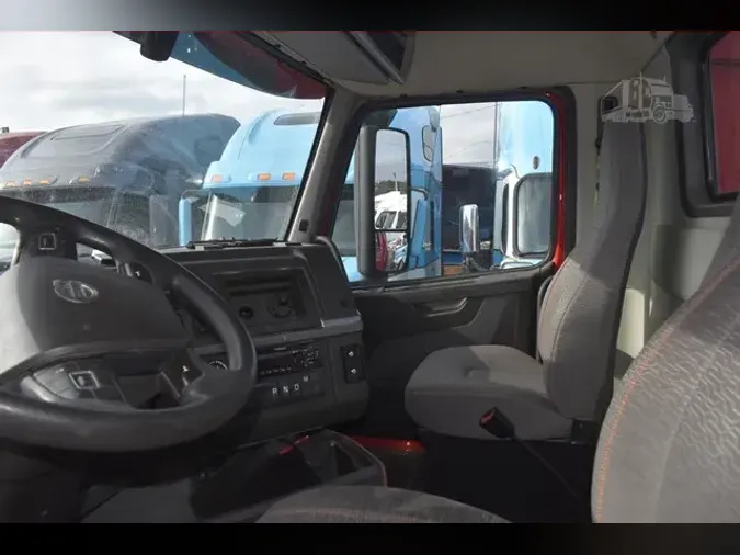 2020 VOLVO VNR64T300