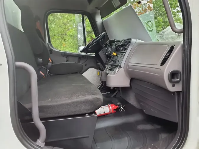 2018 FREIGHTLINER M2 106