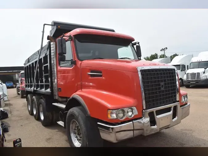 2006 VOLVO VHD84B200
