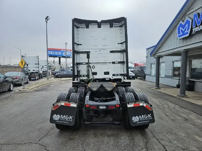 2025 VOLVO VNL64T860