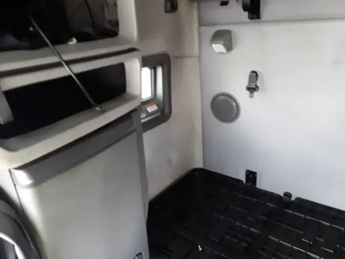 2020 VOLVO VNL64T-760