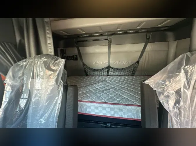 2021 Freightliner Cascadia 126