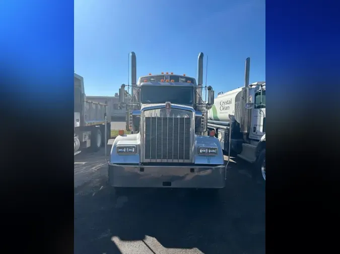 2021 Kenworth W900