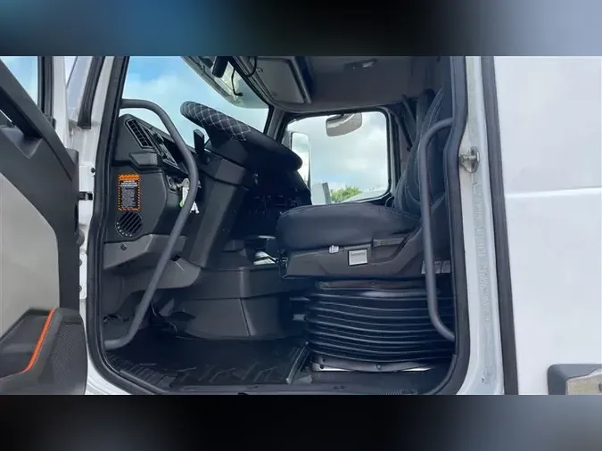2020 VOLVO VNR640