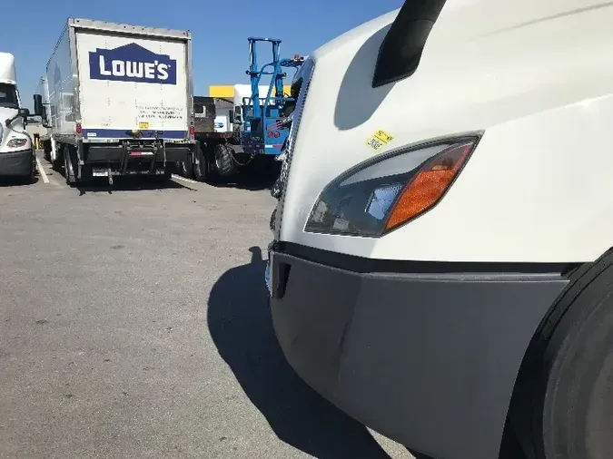 2018 Freightliner T12664ST