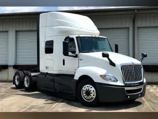 2022 INT LT625 6x4