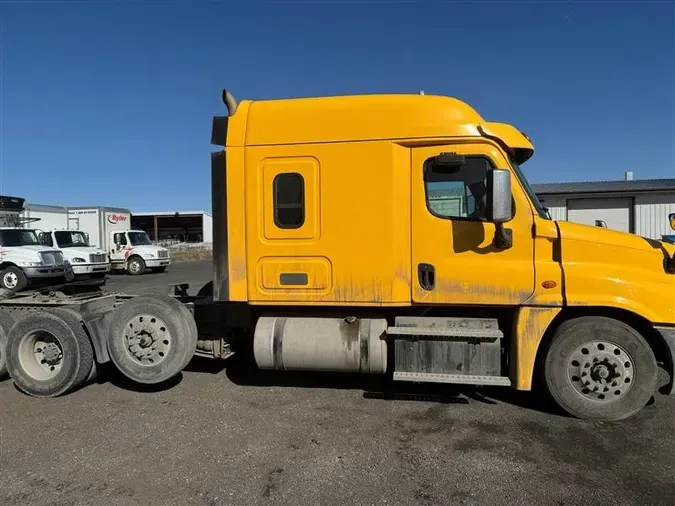 2017 FREIGHTLINER/MERCEDES CASCADIA 125