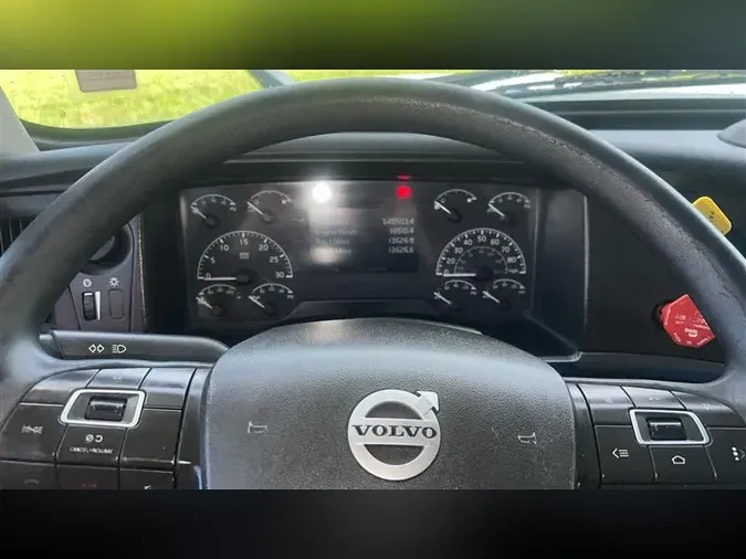 2019 VOLVO VNL760