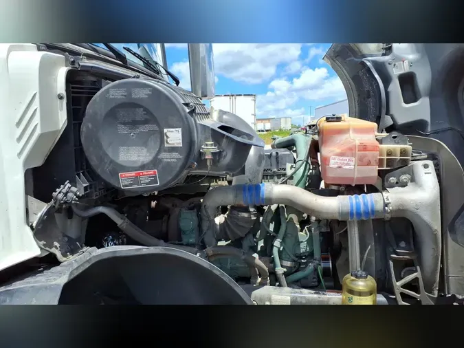 2020 Volvo VNL300