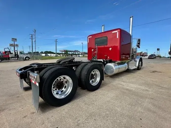 2021 Peterbilt 389