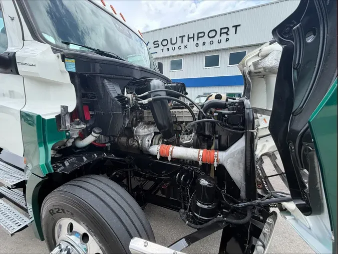 2021 Freightliner Cascadia 126