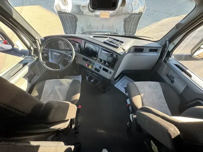 2022 FREIGHTLINER Cascadia 126