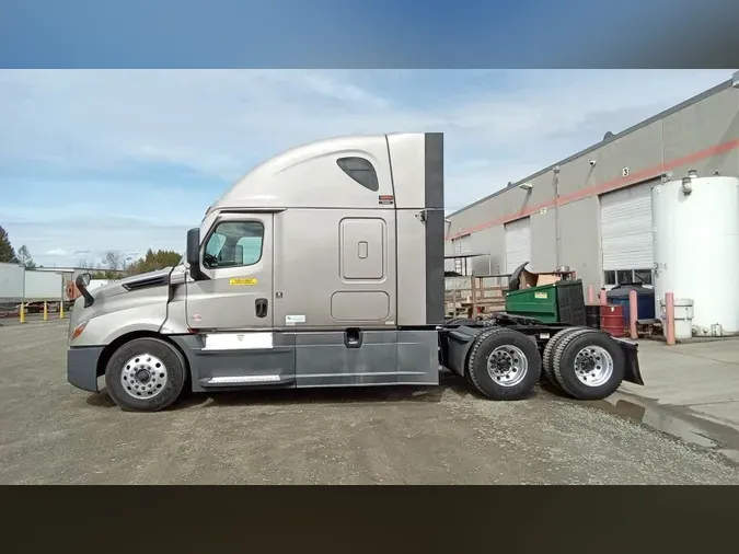 2023 Freightliner Cascadia 126