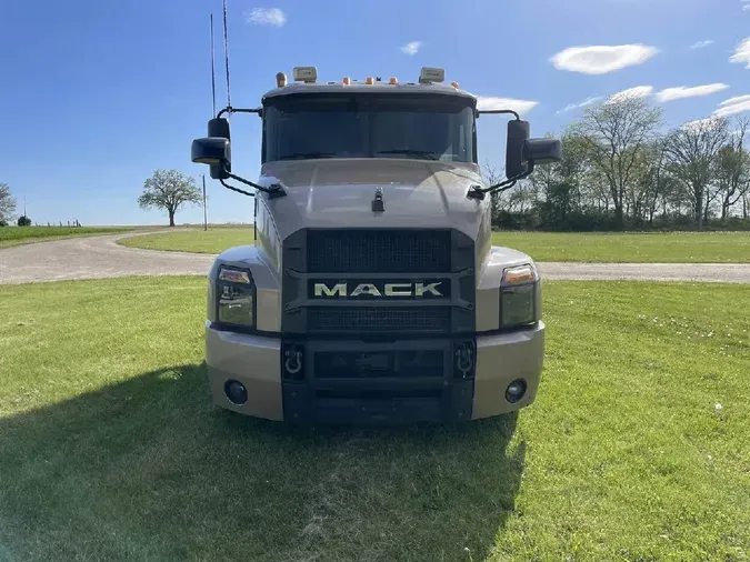 2020 MACK Anthem AN64T