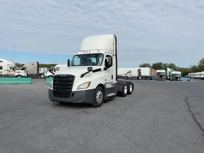 2020 Freightliner Cascadia 126
