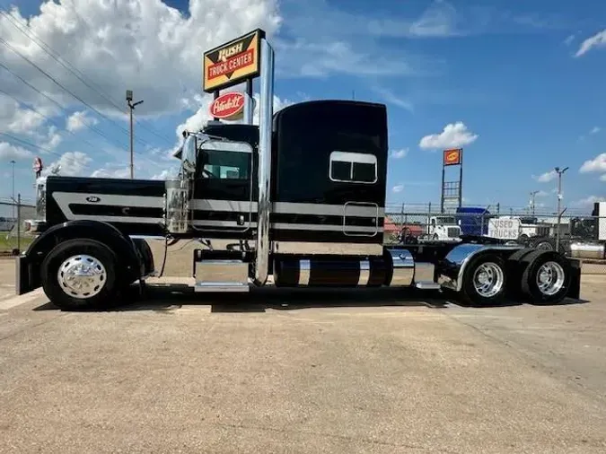 2023 Peterbilt 389