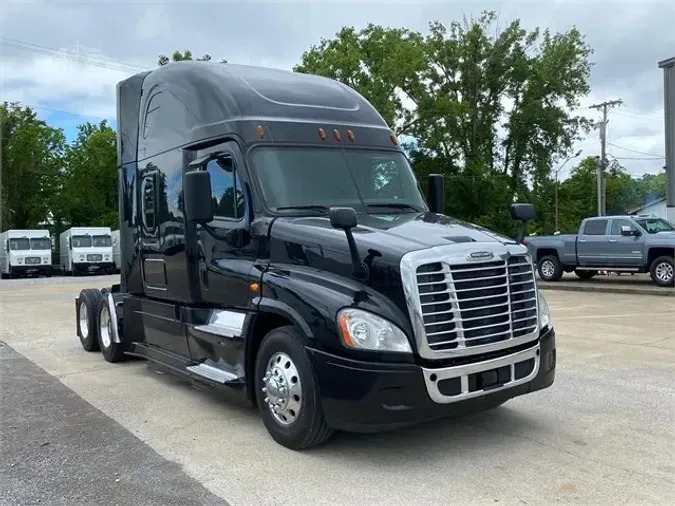 2017 FREIGHTLINER CASCADIA 125
