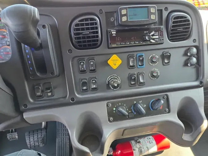 2020 FREIGHTLINER M2 106