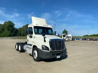 2017 Freightliner X12564ST