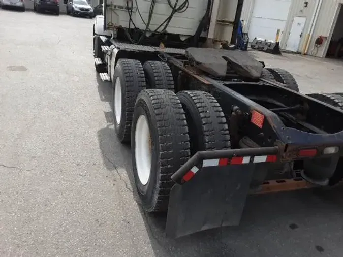 2014 Volvo VNL300