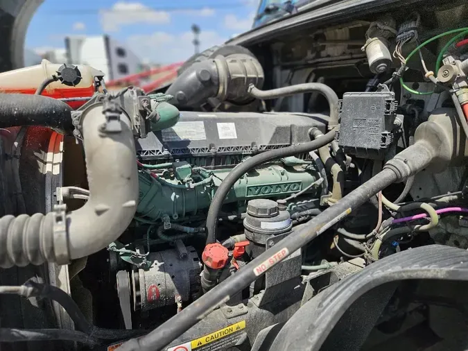 2020 VOLVO VNL64T760