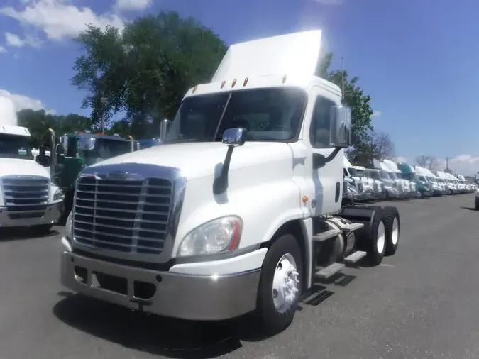2018 FREIGHTLINER CASCADIA 125b25a0bea3b11cb35e3cbe408a18d8041