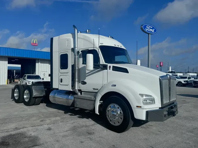 2020 KENWORTH T880