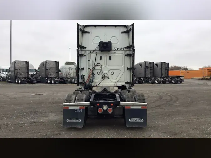 2022 Freightliner Cascadia 126b25dbbf643591286071ea19ec7bdab12