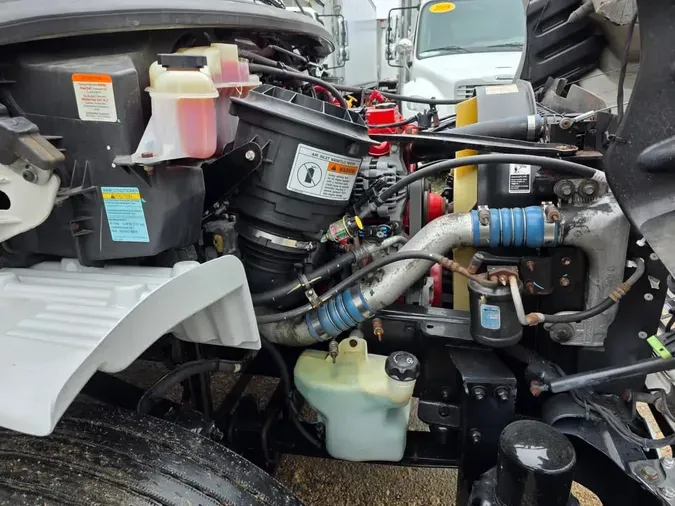 2018 FREIGHTLINER M2 106