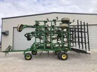 2013 John Deere 2210