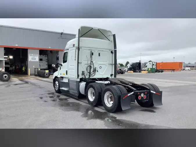 2021 Freightliner Cascadia 126